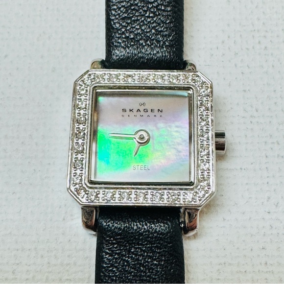 Skagen Tiny Face Women's Square Tank Watch Silver Leather Crystals 466SSLBCR - Picture 12 of 13